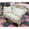 Image 3 : ESTATE VINTAGE ORNATE SOFA WITH ACCENT PILLOWS