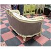 Image 4 : ESTATE VINTAGE ORNATE SOFA WITH ACCENT PILLOWS