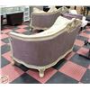 Image 5 : ESTATE VINTAGE ORNATE SOFA WITH ACCENT PILLOWS