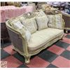 Image 2 : ESTATE VINTAGE ORNATE SOFA WITH ACCENT PILLOWS