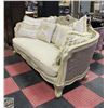 Image 3 : ESTATE VINTAGE ORNATE SOFA WITH ACCENT PILLOWS