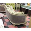 Image 5 : ESTATE VINTAGE ORNATE SOFA WITH ACCENT PILLOWS