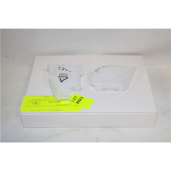 NEW ANKER 30W FAST CHARGING KIT W 2 LIGHTNING CABL