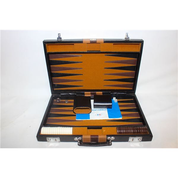 VINTAGE CHECKERS GAME IN BRIEFCASE
