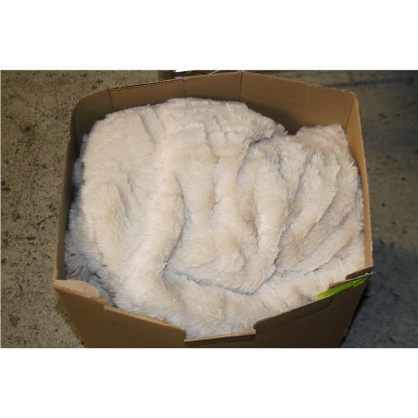 MONCHATEAU JACQUARD THROW BLANKET 60 X 70"