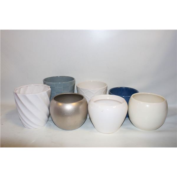 PLANT POTS- BOX LOT ASSORTED