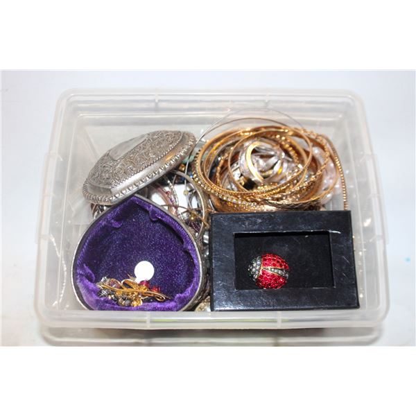 BIN OF JEWLERY AND BROACHS