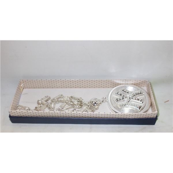 OVERSIZED NEW YORK MEDALLION