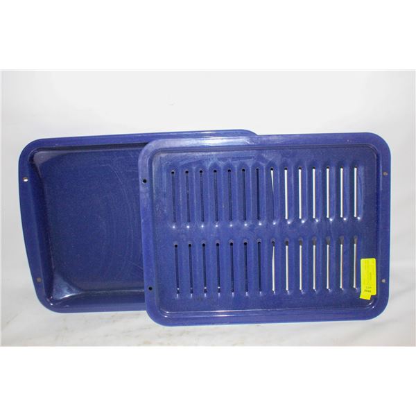 SPECIALTY ROAST AND DRIP PAN  FOR OVEN