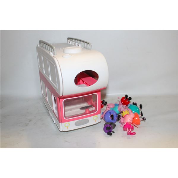10 PEPPA PIGS & MOTORHOME TOYS,