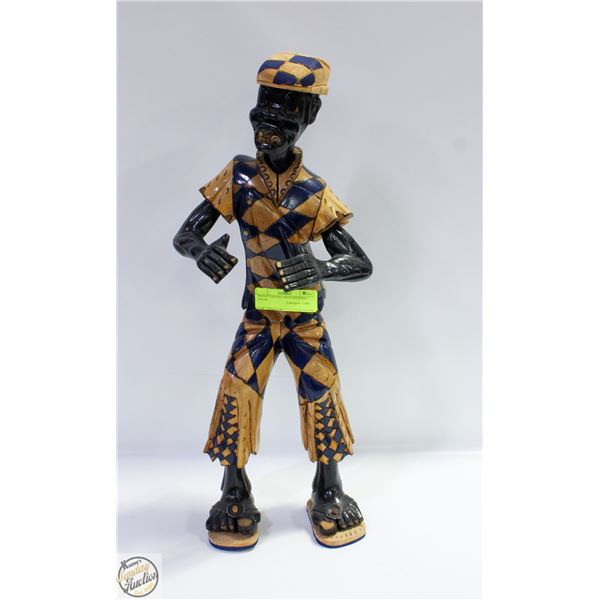 WOOD CARVING MAN SMOKING CIGAR.