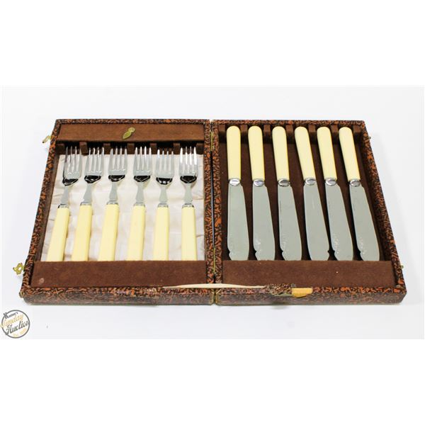 VINTAGE BOXED SET OF FISH KNIVES AND FORKS,