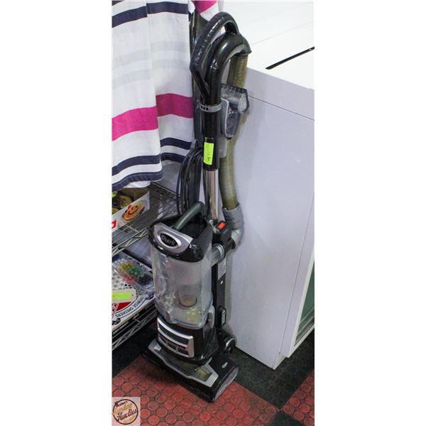 SHARK NAVIGATOR PROFESSIONAL UPRIGHT