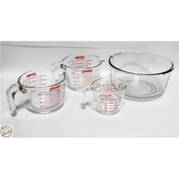 LARGE GLASS MIXING BOWL AND 3 PYREX