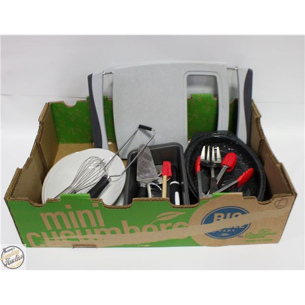 FLAT WITH CUTTING BOARD, BAKEWARE, SERVING