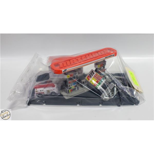 MATCHBOX SERVICE STATION W/2 MATCHBOX CARS