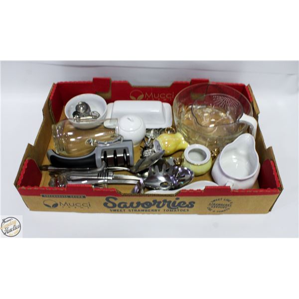 FLAT WITH KITCHEN ACCESSORIES INCL. BUTTER