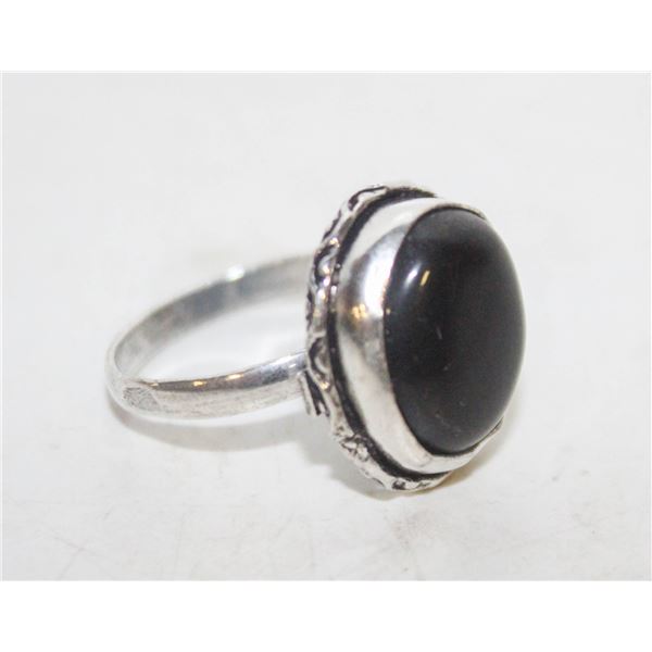 11)  NATURAL OVAL BLACK ONYX SIZE 6 RING