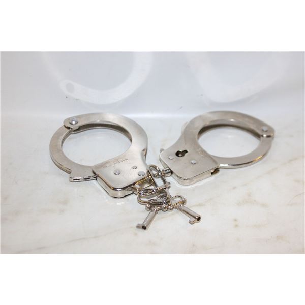 ESTATE HANDCUFFS WITH LEATHER BELT CASE-ESTATE