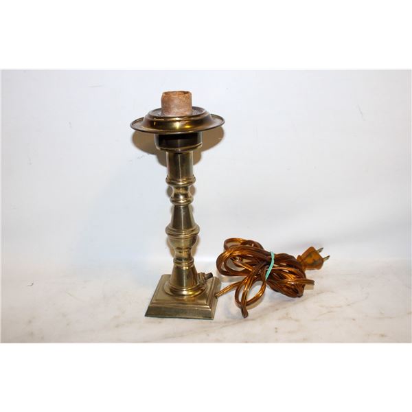 VINTAGE FRENCH BRISTOL GLASS LAMP TESTED WORKING