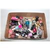 Image 1 : FLAT OF NAIL POLISH