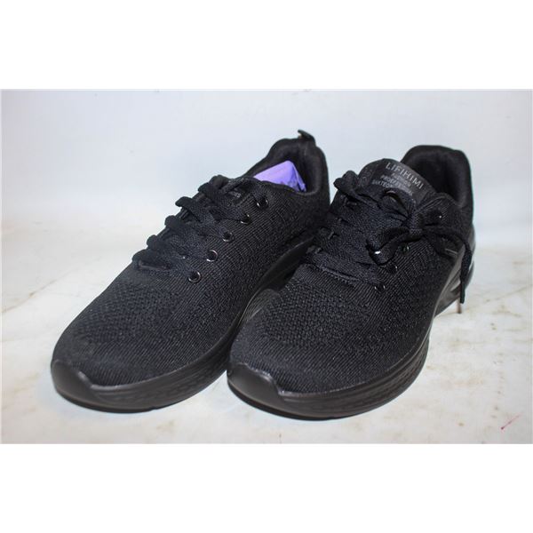 NEW SIZE 41 SKATEBOARDING SHOES