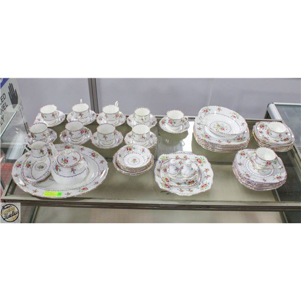 62PC ROYAL ALBERT "PETIT POINT" BONE CHINA ENGLAND