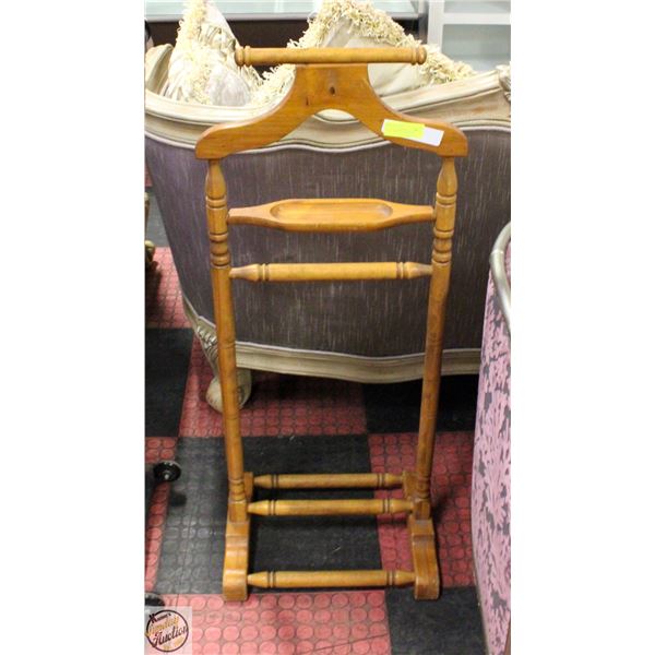 VINTAGE WOODEN VALLET STAND
