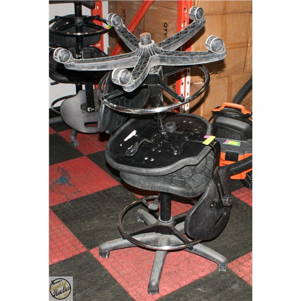 PAIR OF HARD PLASTIC HYDRAULIC LIFT OFFICE CHAIRS