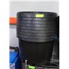 Image 1 : 10 LARGE SIZE PLANTER POTS