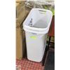 Image 1 : 2 STERILITE LAUNDRY BASKETS