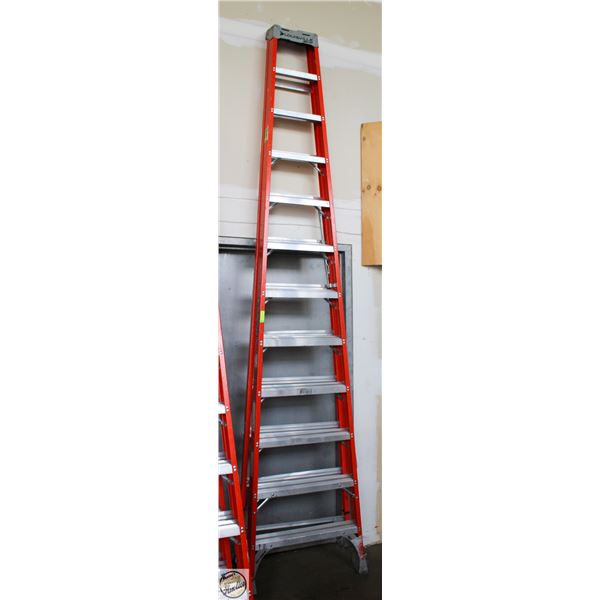 FREIGHT CLAIM: LOUISVILLE 12FT A-FRAME 300LB MAX