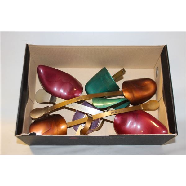 ASSORTED SHOE FORMS