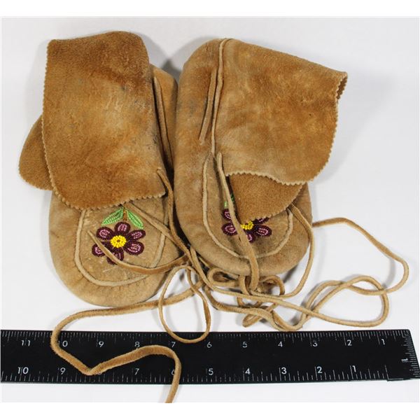 CANADIAN FIRST NATIONS MOCCASINS FLORAL