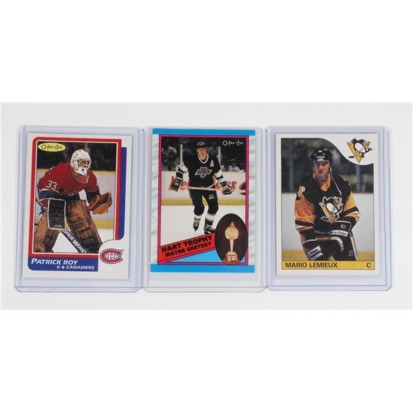 3 HOCKEY CARDS IN SLEEVES, GRETZKY..