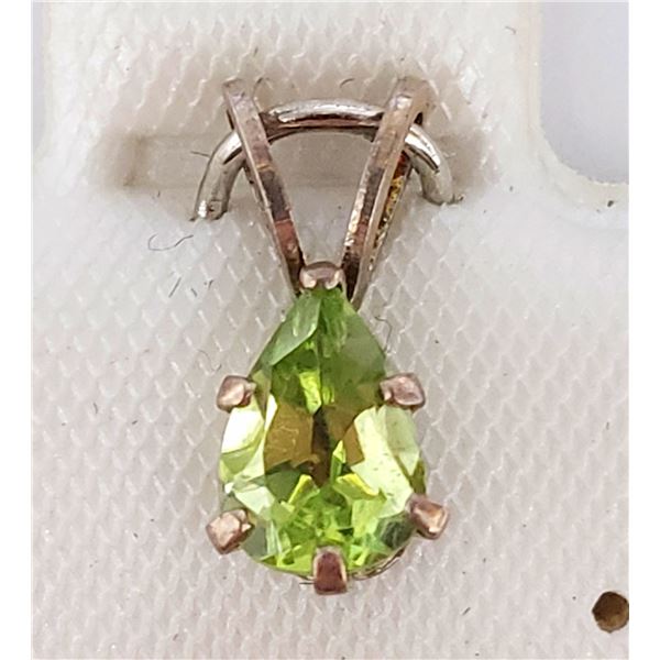 SILVER PERIDOT(0.6CT) PENDANT, MADE IN CANADA