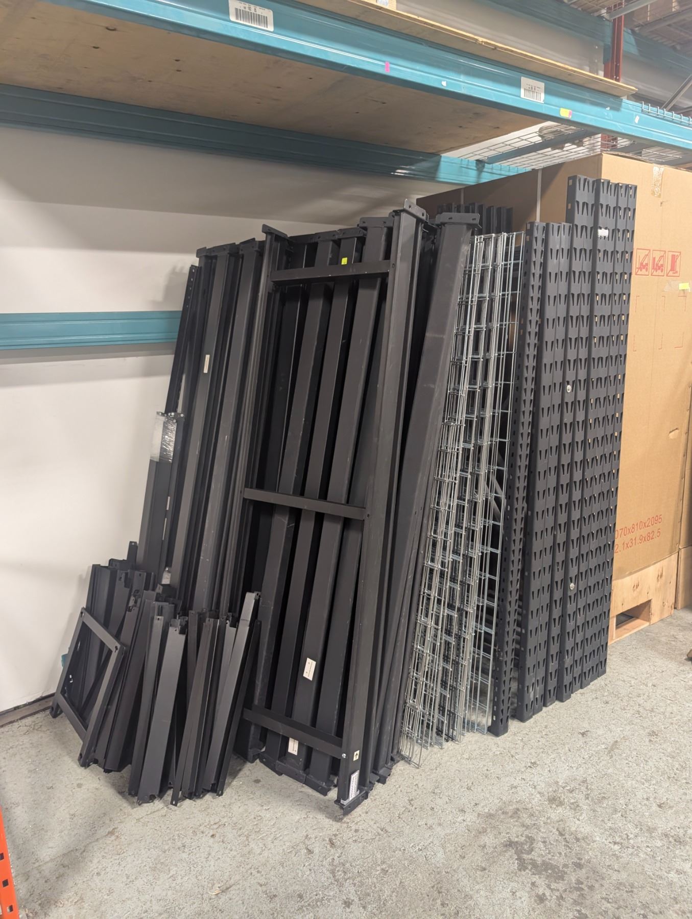 LARGE LOT OF ASSSORTED MODULAR RACKING