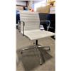 Image 2 : 5 WHITE / CHROME DESIGNER SWIVEL STATIONARY ARM CHAIRS