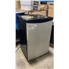 Image 1 : GENERAL ELECTRIC STAINLESS STEEL / BLACK BAR REFRIGERATOR