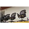 Image 2 : 3 ASSORTED MID BACK MULTI LEVER ROLLING TASK CHAIRS