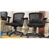 Image 2 : 4 ASSORTED MID BACK MULTI LEVER ROLLING TASK CHAIRS