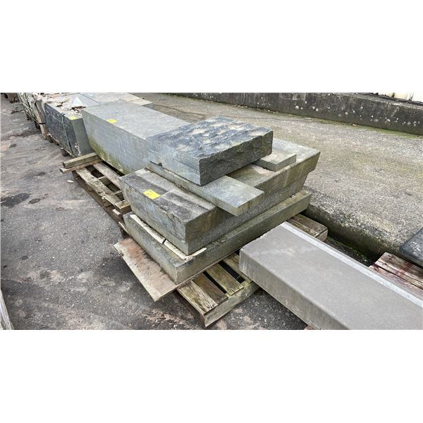 PALLET OF ASSORTED BLACK GRANITE PREMIUM RETAINING WALL/LANDSCAPING STONE