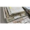 Image 3 : 2 PALLETS OF ASSORTED SIZE WHITE GRANITE PREMIUM LANDSCAPE STONE PAVERS