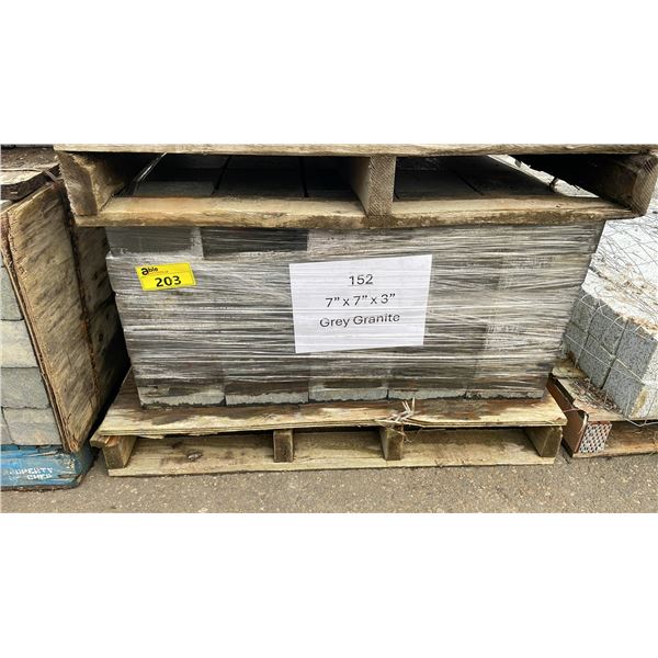 PALLET OF 7" X 7" X 3" GREY GRANITE PREMIUM RETAINING WALL/PAVER STONES