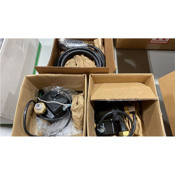 2 BOXES OF GRUNDFOS UPS15-65RUES 115V 3 SPD PUMP KIT AND 1 BOX GFCI 15A 90 DEGREE 16' POWER CORD