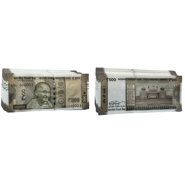 Rupees 500 bundle 2021, signed Shaktikant Das, the bundle starts with a fancy number 000001 and ends