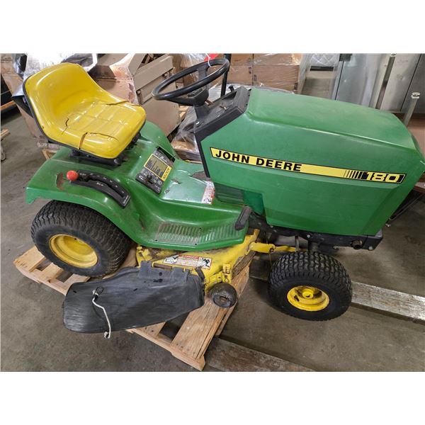 John Deere 180 Lawn Tractor