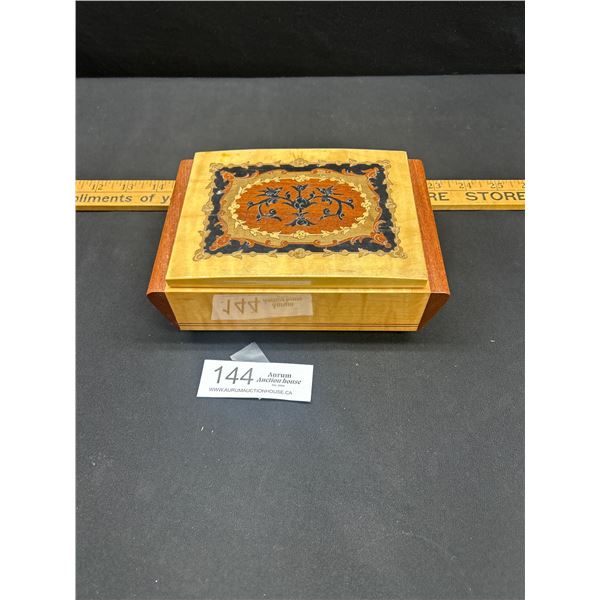 Very Nice Vintage Wooden Inlay Musical Jewelry Box Made in Italy Danny Boy