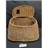 Image 2 : Vintage Wicker Fishing Creel in Good Condition