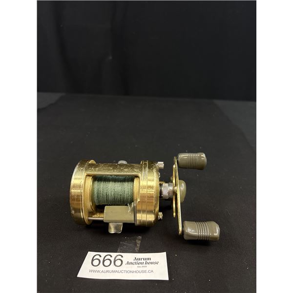 Nice Vintage Calcutta 400 Shimano Fishing Reel